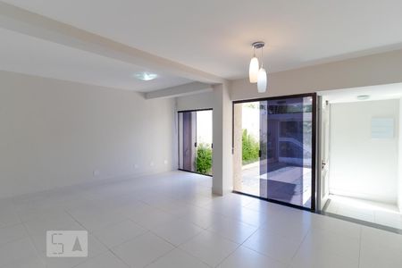 Casa à venda com 196m², 4 quartos e 3 vagas Casa à venda com 196m², 4 quartos e 3 vagasSalas