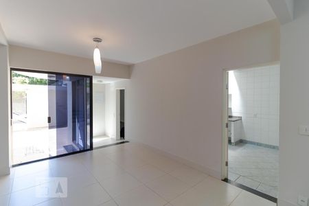 Casa à venda com 196m², 4 quartos e 3 vagas Casa à venda com 196m², 4 quartos e 3 vagasSalas