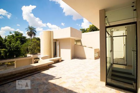 Casa à venda com 196m², 4 quartos e 3 vagas Casa à venda com 196m², 4 quartos e 3 vagasVaranda das Suítes e Sala Íntima