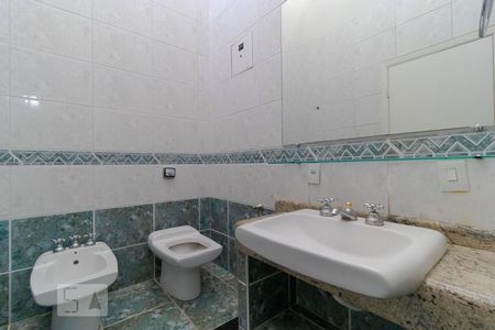 Casa à venda com 196m², 4 quartos e 3 vagas Casa à venda com 196m², 4 quartos e 3 vagasBanheiro da Suíte 01