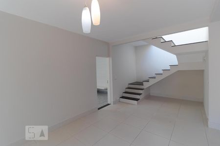 Casa à venda com 196m², 4 quartos e 3 vagas Casa à venda com 196m², 4 quartos e 3 vagasSalas