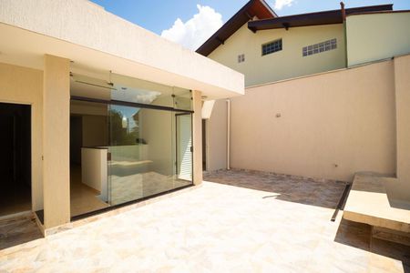 Casa à venda com 196m², 4 quartos e 3 vagas Casa à venda com 196m², 4 quartos e 3 vagasVaranda das Suítes e Sala Íntima