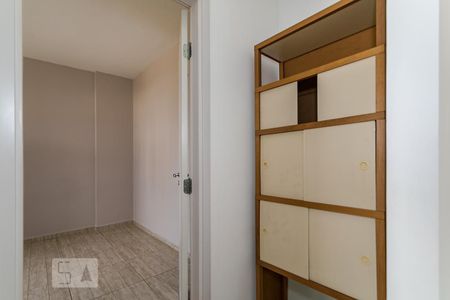 Corredor de apartamento para alugar com 1 quarto, 50m² em Vila Mogilar, Mogi das Cruzes