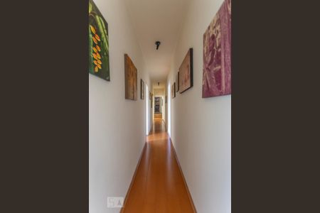 Casa à venda com 550m², 4 quartos e 6 vagasCorredor