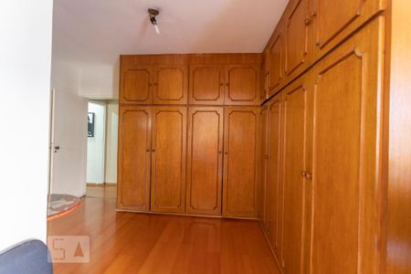 Casa à venda com 550m², 4 quartos e 6 vagasSuíte 2