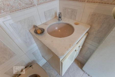 Casa à venda com 550m², 4 quartos e 6 vagasBanheiro Serviço