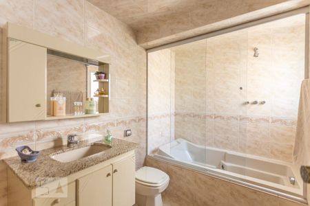 Casa à venda com 550m², 4 quartos e 6 vagasBanheiro Suíte 1