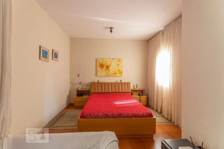 Casa à venda com 550m², 4 quartos e 6 vagasSuíte 2