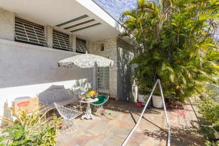 Casa à venda com 300m², 3 quartos e 2 vagas Casa à venda com 300m², 3 quartos e 2 vagasÁrea Externa