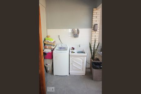 Casa à venda com 100m², 2 quartos e 4 vagas Casa à venda com 100m², 2 quartos e 4 vagasÁrea de Serviço