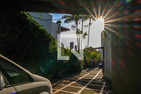 Casa para alugar com 450m², 5 quartos e 7 vagas Casa para alugar com 450m², 5 quartos e 7 vagasGaragem