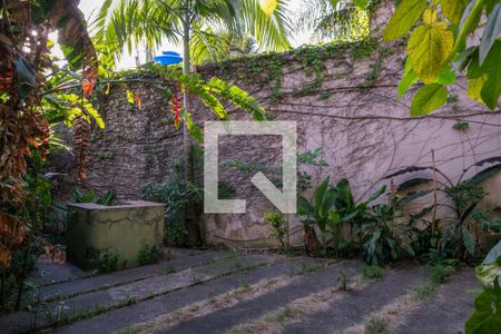 Casa para alugar com 450m², 5 quartos e 7 vagas Casa para alugar com 450m², 5 quartos e 7 vagasQuintal