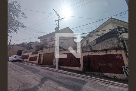 Casa à venda com 250m², 4 quartos e 3 vagas Casa à venda com 250m², 4 quartos e 3 vagasFachada