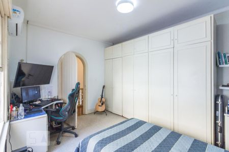 Casa à venda com 300m², 3 quartos e 3 vagas Casa à venda com 300m², 3 quartos e 3 vagasQuarto