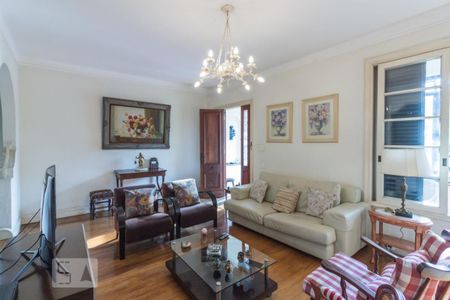 Casa à venda com 300m², 3 quartos e 3 vagas Casa à venda com 300m², 3 quartos e 3 vagasSala de Estar
