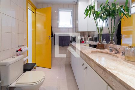 Apartamento à venda com 270m², 4 quartos e 3 vagas Apartamento à venda com 270m², 4 quartos e 3 vagasBanheiro da suíte 2