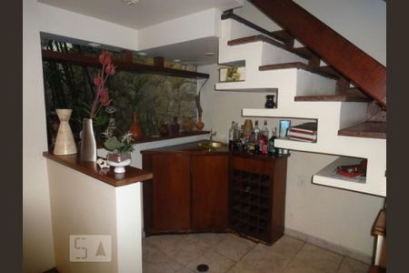 Casa à venda com 470m², 4 quartos e 4 vagas Casa à venda com 470m², 4 quartos e 4 vagasSala