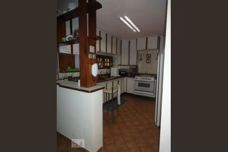 Casa à venda com 470m², 4 quartos e 4 vagas Casa à venda com 470m², 4 quartos e 4 vagasCozinha