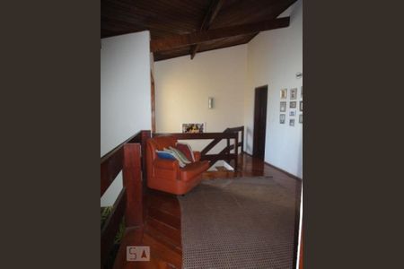 Casa à venda com 470m², 4 quartos e 4 vagas Casa à venda com 470m², 4 quartos e 4 vagasCorredor
