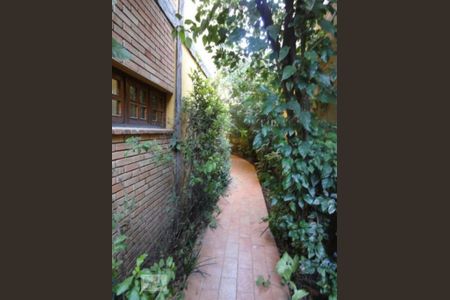 Casa à venda com 470m², 4 quartos e 4 vagas Casa à venda com 470m², 4 quartos e 4 vagasÁrea Externa