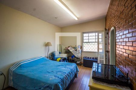 Casa à venda com 250m², 4 quartos e 4 vagas Casa à venda com 250m², 4 quartos e 4 vagasSuíte