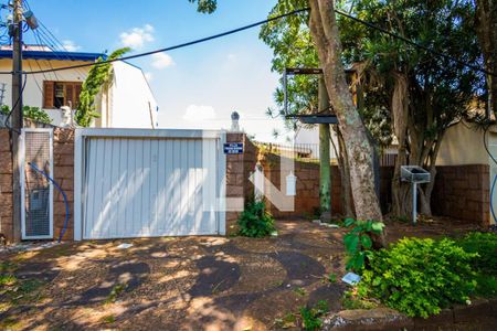 Casa à venda com 250m², 4 quartos e 4 vagas Casa à venda com 250m², 4 quartos e 4 vagasFachada