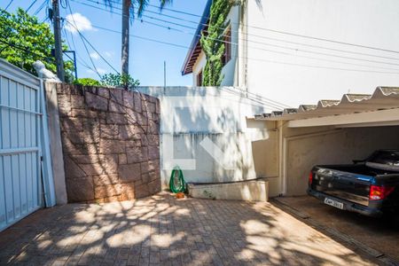 Casa à venda com 250m², 4 quartos e 4 vagas Casa à venda com 250m², 4 quartos e 4 vagasGaragem