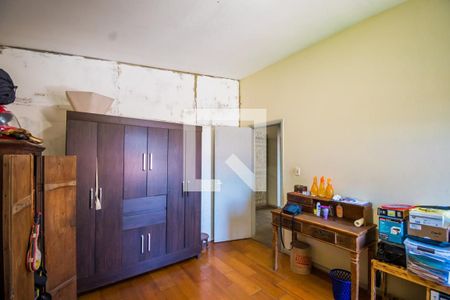 Casa à venda com 250m², 4 quartos e 4 vagas Casa à venda com 250m², 4 quartos e 4 vagasQuarto 1