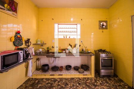 Casa à venda com 250m², 4 quartos e 4 vagas Casa à venda com 250m², 4 quartos e 4 vagasCozinha