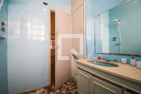 Casa à venda com 250m², 4 quartos e 4 vagas Casa à venda com 250m², 4 quartos e 4 vagasBanheiro