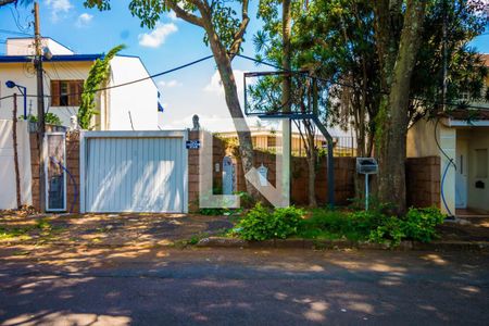 Casa à venda com 250m², 4 quartos e 4 vagas Casa à venda com 250m², 4 quartos e 4 vagasFachada