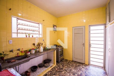 Casa à venda com 250m², 4 quartos e 4 vagas Casa à venda com 250m², 4 quartos e 4 vagasCozinha