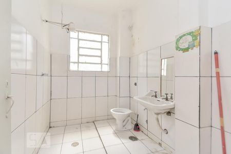 Banheiro de kitnet/studio para alugar com 1 quarto, 34m² em Centro, São Paulo