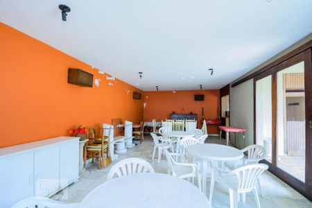 Casa à venda com 260m², 4 quartos e 6 vagas Casa à venda com 260m², 4 quartos e 6 vagasSalão de Festas