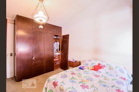 Casa à venda com 260m², 4 quartos e 6 vagas Casa à venda com 260m², 4 quartos e 6 vagasQuarto 2