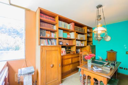 Casa à venda com 260m², 4 quartos e 6 vagas Casa à venda com 260m², 4 quartos e 6 vagasEscritório