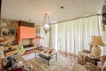 Casa à venda com 260m², 4 quartos e 6 vagas Casa à venda com 260m², 4 quartos e 6 vagasSala de descanso