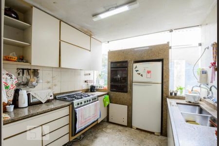 Casa à venda com 260m², 4 quartos e 6 vagas Casa à venda com 260m², 4 quartos e 6 vagasCozinha