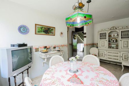 Casa à venda com 260m², 4 quartos e 6 vagas Casa à venda com 260m², 4 quartos e 6 vagasSala de Jantar