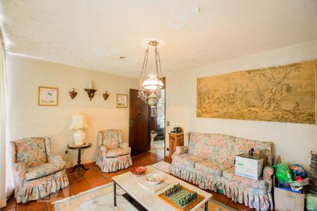 Casa à venda com 260m², 4 quartos e 6 vagas Casa à venda com 260m², 4 quartos e 6 vagasSala de descanso