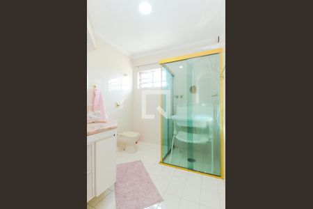 Casa à venda com 450m², 4 quartos e 5 vagasBanheiro da Suíte 2