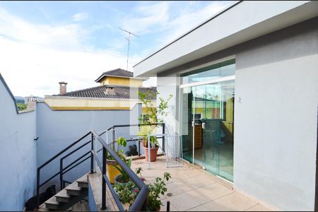 Casa à venda com 450m², 4 quartos e 5 vagasVaranda da Suíte 4