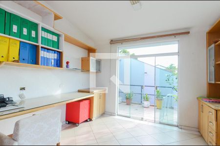 Casa à venda com 450m², 4 quartos e 5 vagasEscritório - Suíte 4