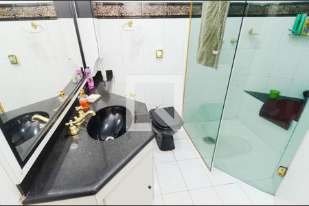 Casa à venda com 450m², 4 quartos e 5 vagasBanheiro da Suíte 1