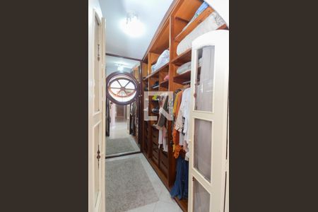 Casa à venda com 450m², 4 quartos e 5 vagasCloset da Suíte 4