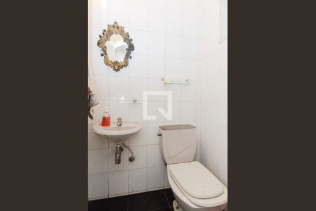 Casa à venda com 450m², 4 quartos e 5 vagasBanheiro de Serviço