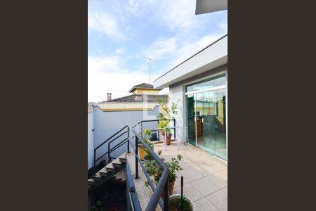 Casa à venda com 450m², 4 quartos e 5 vagasVaranda da Suíte 4