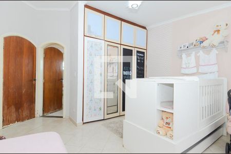 Casa à venda com 450m², 4 quartos e 5 vagasQuarto 2 - Suíte