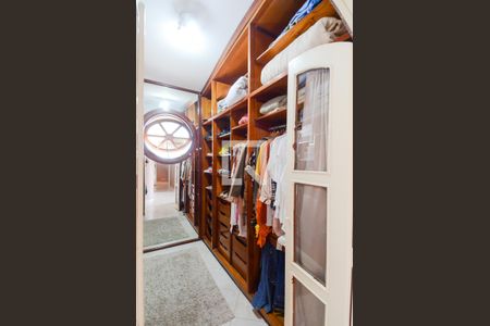 Casa à venda com 450m², 4 quartos e 5 vagasCloset da Suíte 4