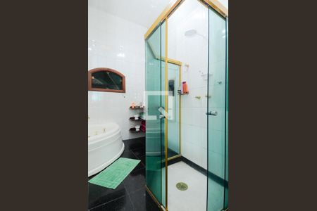 Casa à venda com 450m², 4 quartos e 5 vagasSala de Banho - Suíte 4